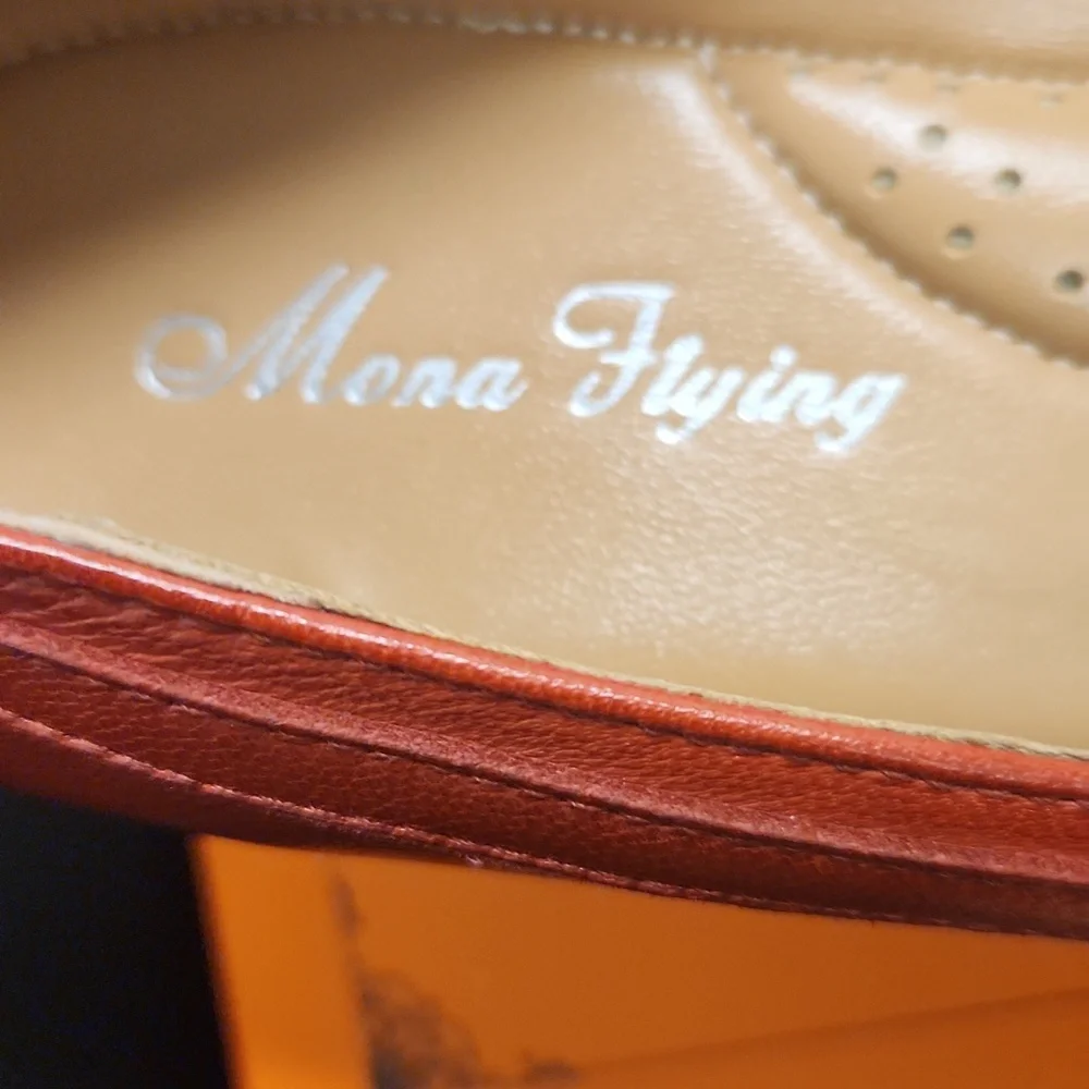 Mona Flying step out